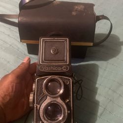 Vintage Yashica C 6x6 120 TLR Camera Copal-MX w/ Yashikor 80mm F3.5 Twin Lenses