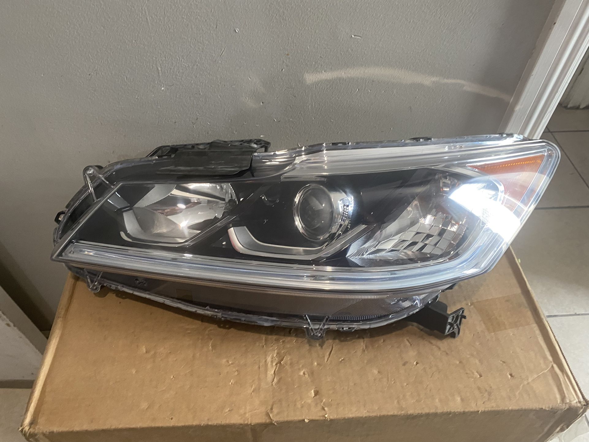 2016-2017 Honda Accord Hybrid Left Headlight