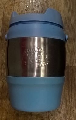 The bubba 384 ounce sport jug cooler is designed for group hydration, job sites, team activities and serious tailgaters! Holding 3 full gallons, it i