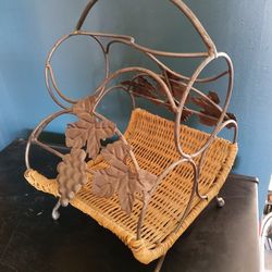 Wine Wicker Basket Rack
