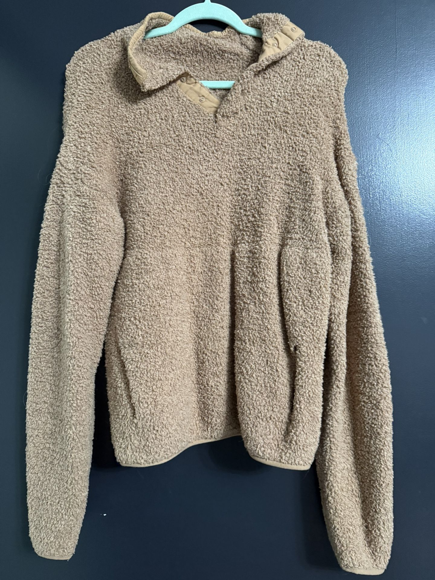 Women’s caramel color, skims pullover size medium new