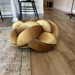 Decorative Gold Floor Knot 