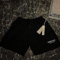 Essentials Shorts 