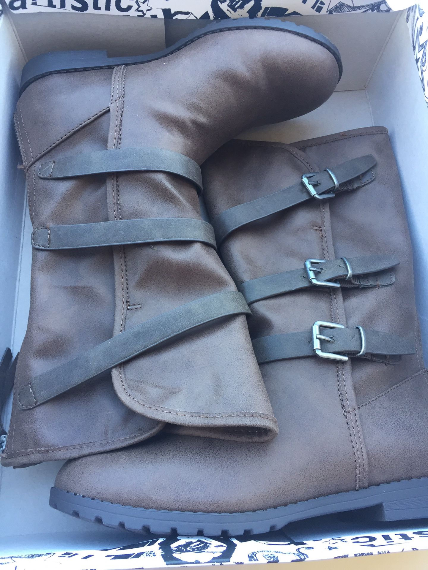 Girls boots