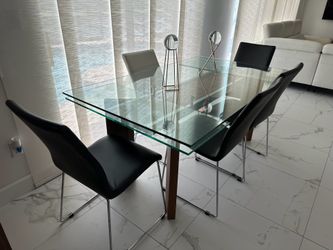 Glass dining table (6-8 people)