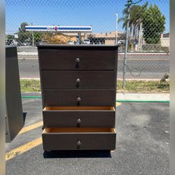 5 drawer Dresser 