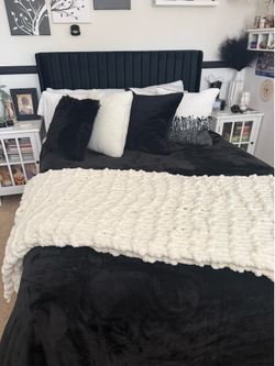 Full size bed frame/mattress