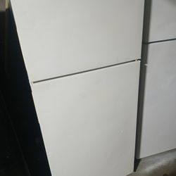 Hotpoint Refrigerator 28in X 65in Tall