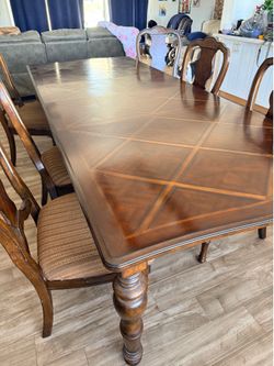 Dining room table with 6 chairs