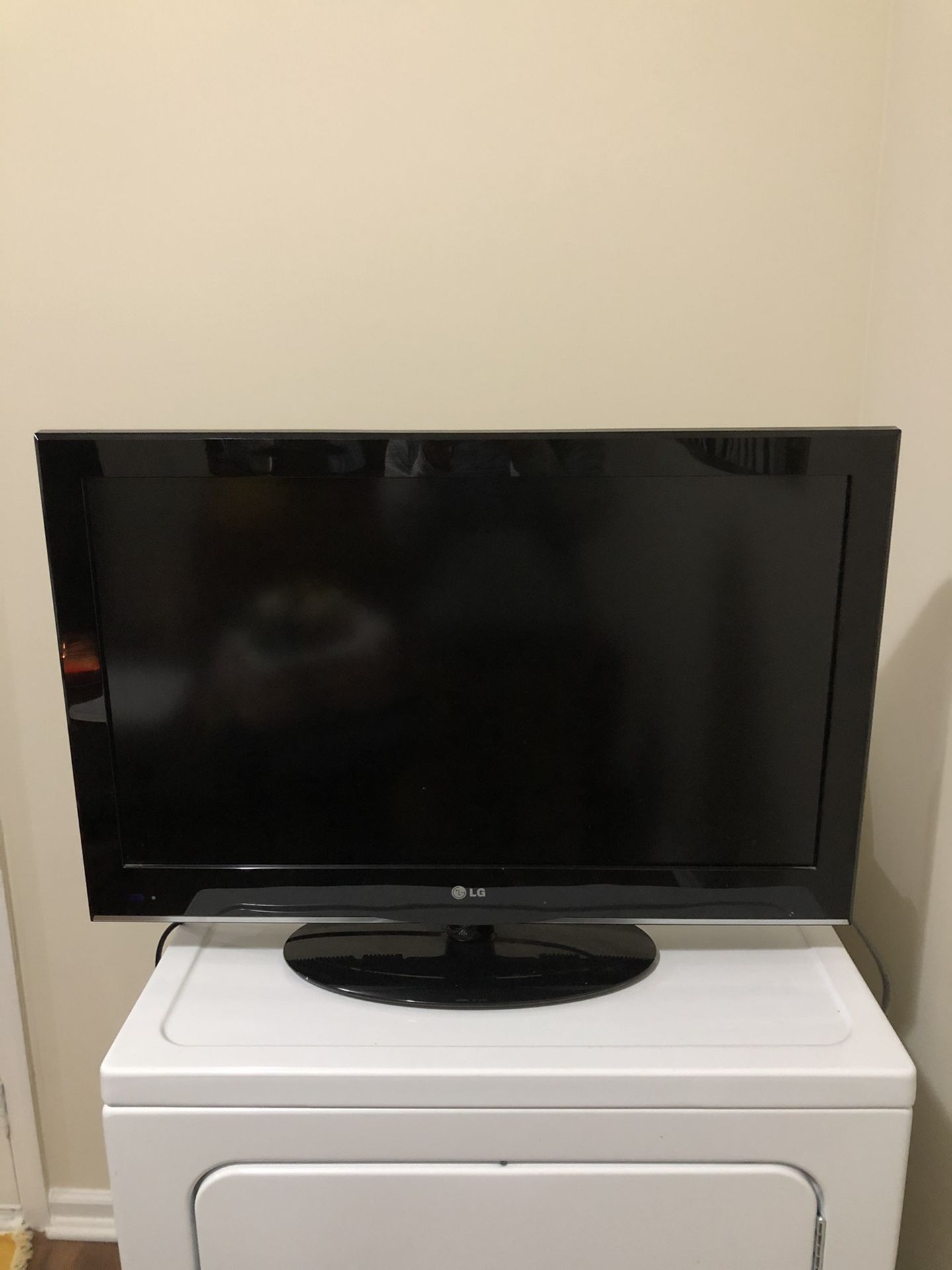 LG 32 inch TV