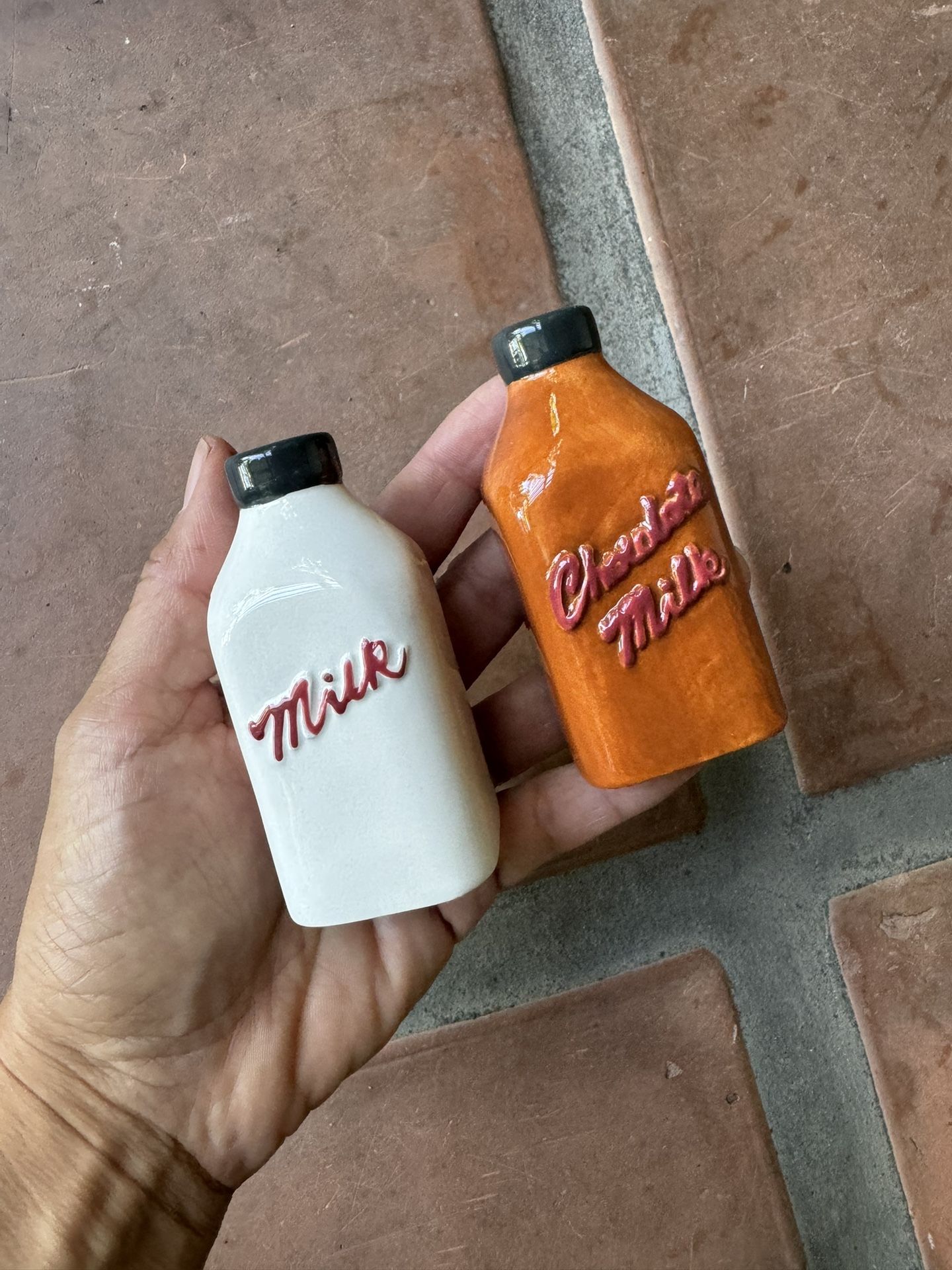 1995 Nick & Nora "Sunnyside Up" ceramic collection, Milk & Chocolate Milk Salt & Pepper Shaker. 