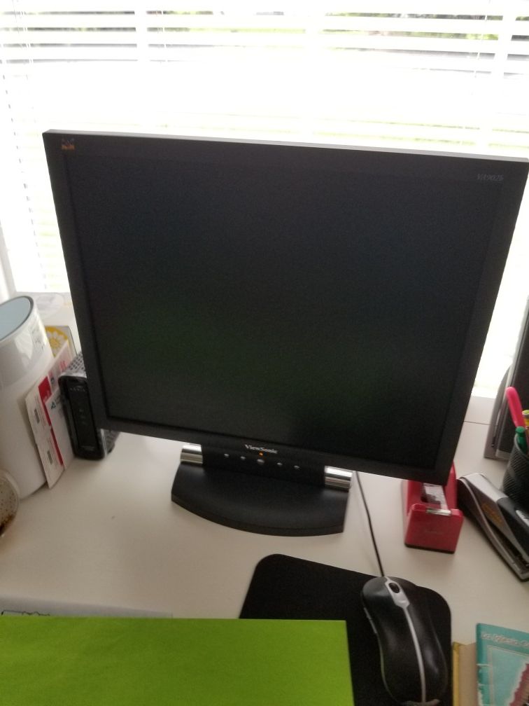 Great condition dont need 13' preview computer monitor works great