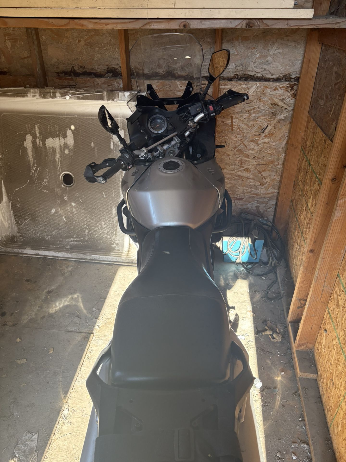 V stron Suzuki DL 1000