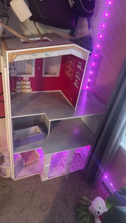 Rh dollhouse.