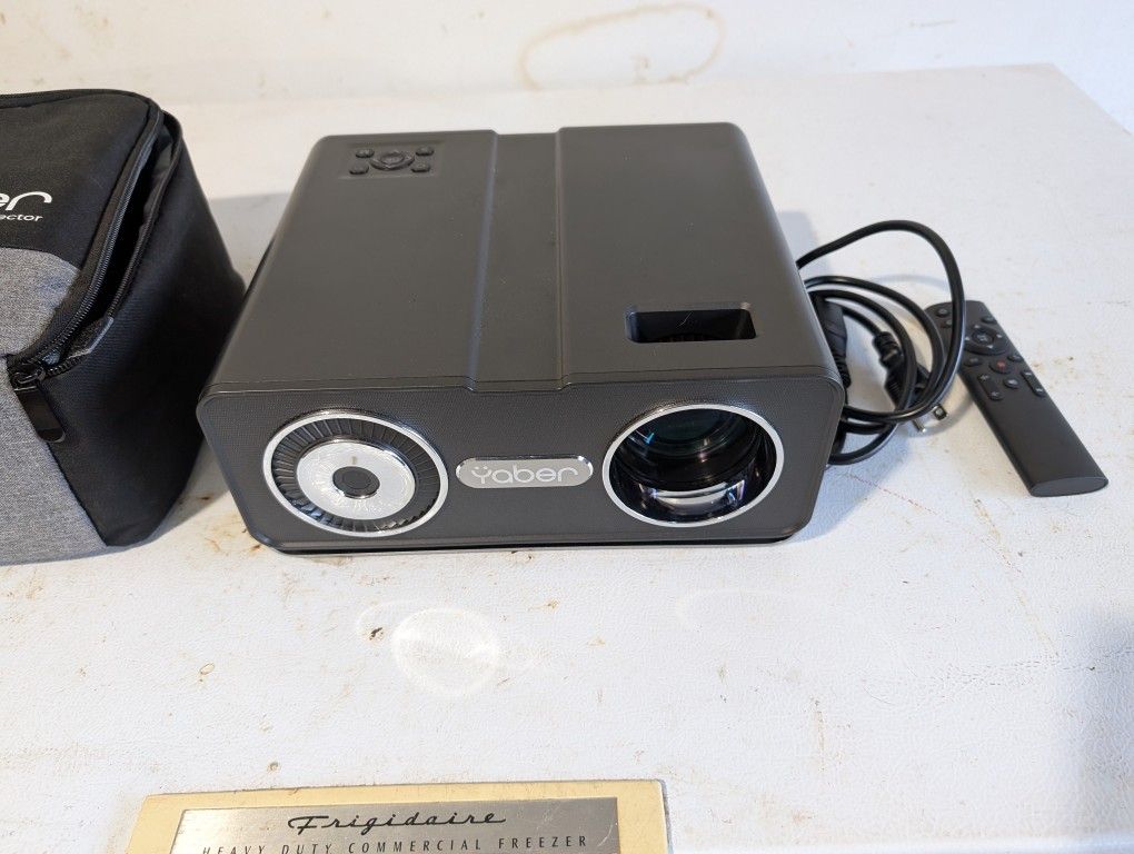 Yaber 1080P Projector