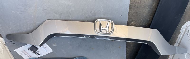 18 Honda Accord Rear Decklid Garnish Silver