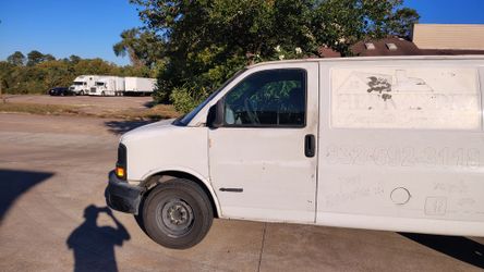 Chevy Express 2500 Full-Size Cargo Van