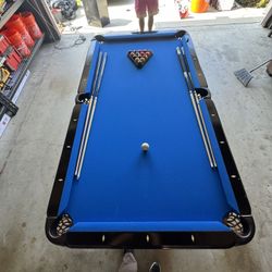 🎱 Like-New Pool Table – Professionally Re-Felted – Cues & Balls Included! 💥
