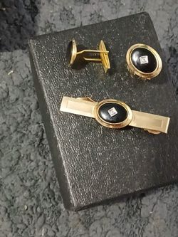 Vintage real 12k gold diamond and onyx cuff links with a matching onyx and diamond tie clip
