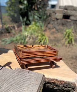Squirrel feeder