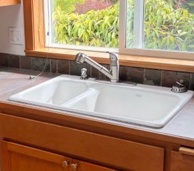 Kohler White Cast Iron Ceramic Kitchen Sink w/Faucet and Disposal