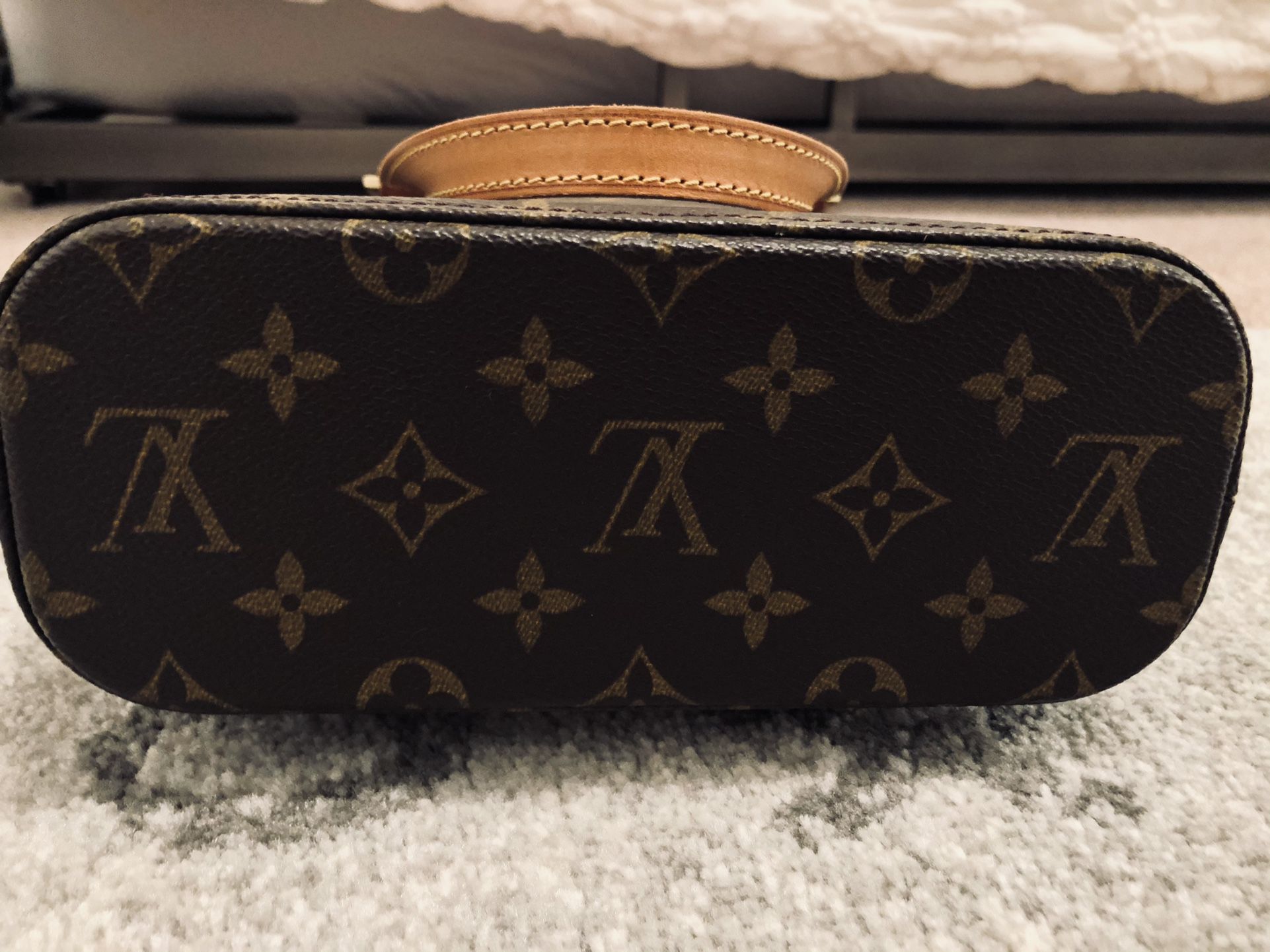Brand New Louis Vuitton Petit Sac Bag for Sale in Overland Park, KS -  OfferUp