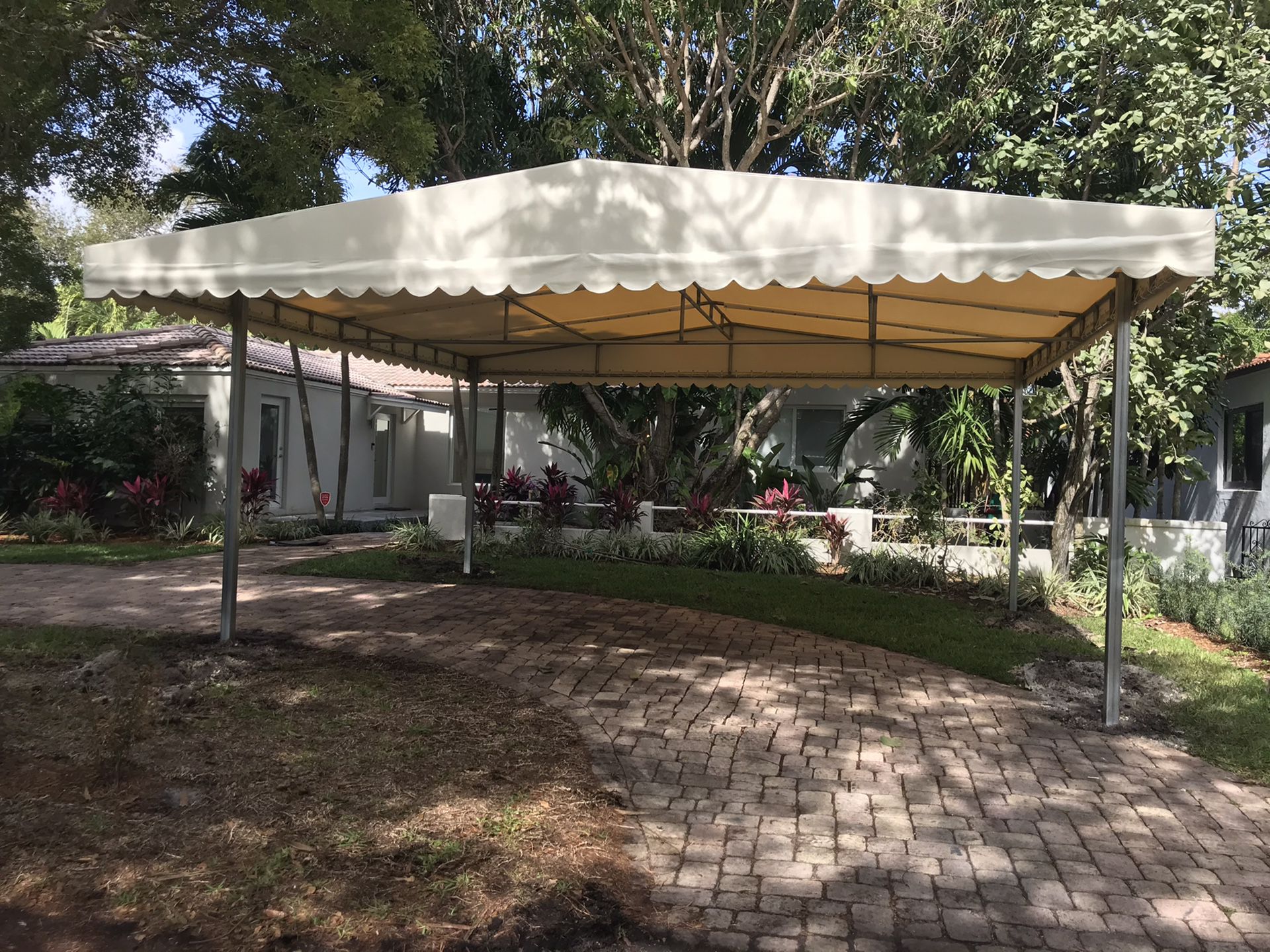Comercial awnings