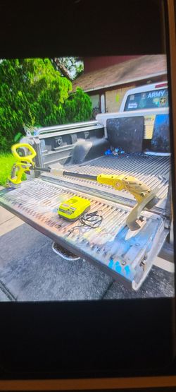 RYOBI  18 VOLT 12 "  WEEDEATER  / CHARGER AND BATTERY