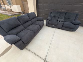 Power reclining sofa and loveseat with USB charging