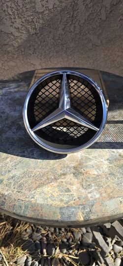 Mercedes-Benz W204 Front Grille Logo