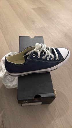 Converse low top navy Men’s 7.5