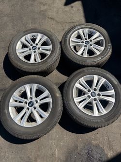 Set of 4 Michelin Tires with Hyundai Rims 205/65R16