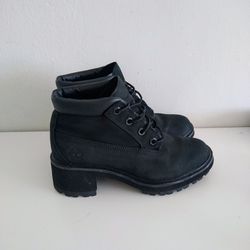 First come first get it!!!!!
Timberland original boots for woman/girl size 5.5w (no box).
Only 40 dollars (on sale at Timberland store for 150 dollars