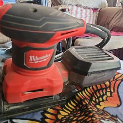 MILWAUKEE 1/4 PALM SANDER 