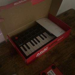 Akai MPK Mini Hybrid 3 (PRICE NEGOTIABLE)
