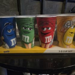 Rare M & M’s World Holographic Print 3D Cups Set of 4. NEW