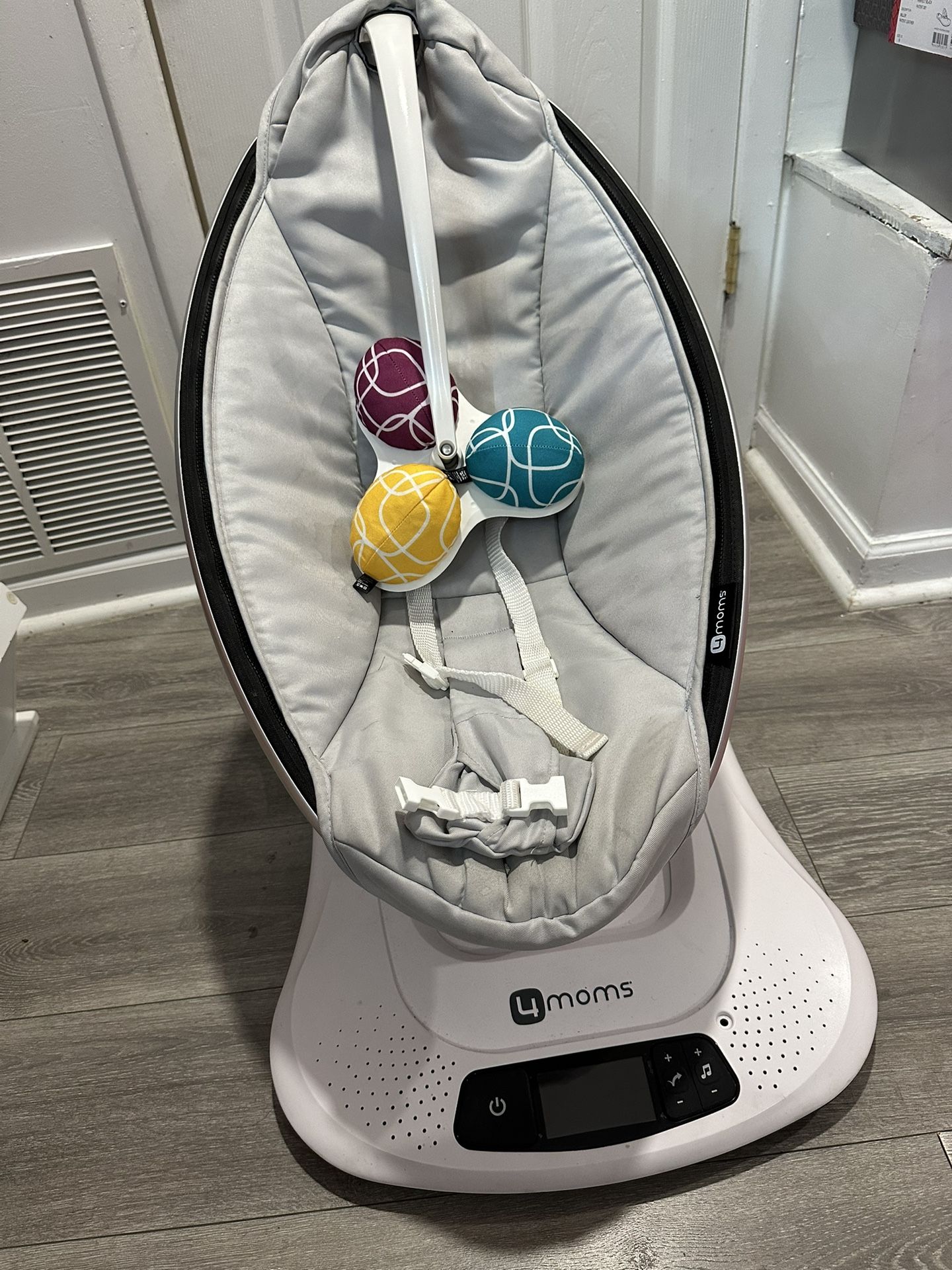 Slightly-Used 4moms MamaRoo