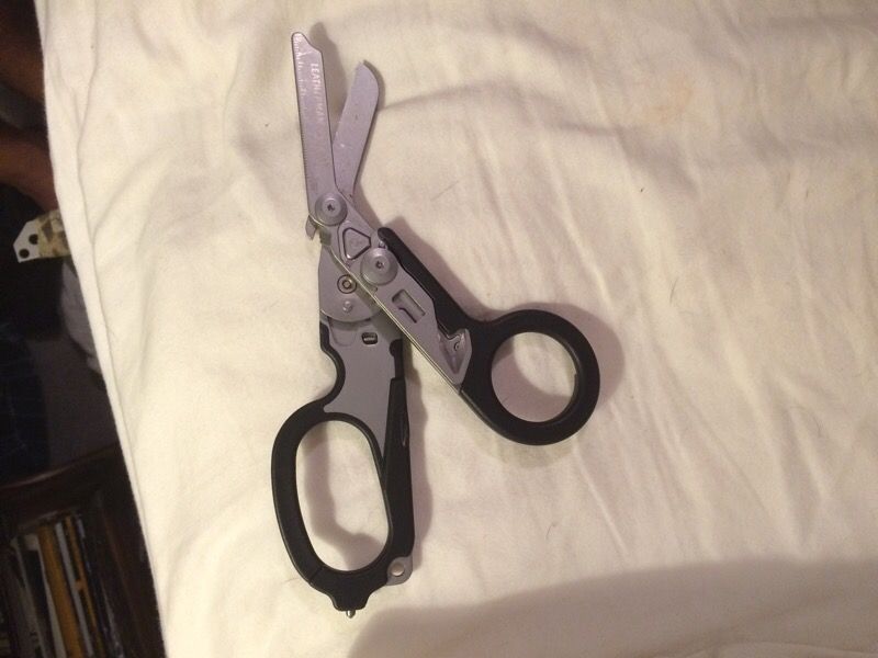 Medical shears