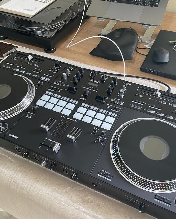 Pioneer-DJ-Rev7-DJ-Controller
