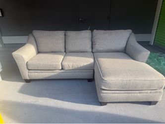 Sofá seccional Kevin charles city furniture
