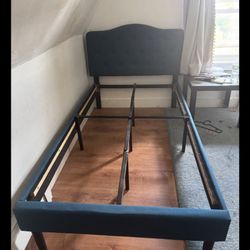 Beautiful Modern Twin Bed 💙 – Like New, $45