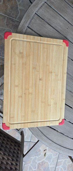 Bamboo Wood Cutting Board with Removable Silicone Corners and Built-In Juice Well for Chopping Meat, Fruit, or Vegetables, 21" x 15"