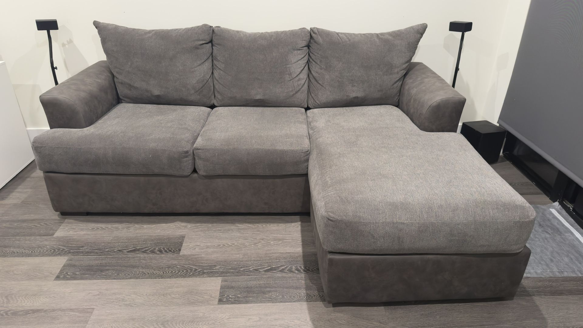 Sectional Couch with Chaise – Excellent Condition Price: $500 (OBO)