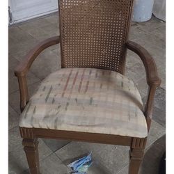 Solid Wood  Kitchen Table  4 Chairs  In Great Condition . 