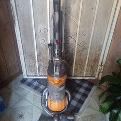 Dyson Animal Ball Vacuum Cleaner HD Vacuum Cleaner, Recently Serviced, Asking $120.00