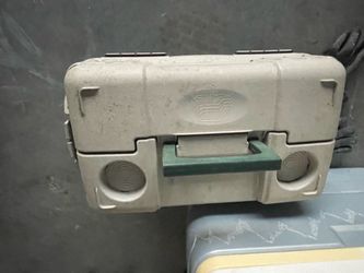 Tackle box w/fishing gear