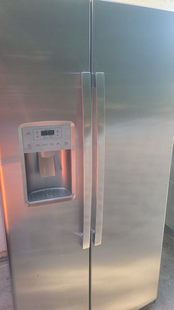 LAVADORAS SECADORAS ESTUFAS Y REFRIGERADORES DIFERENTES PRECIOS SE HACE ENTREGAS