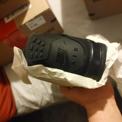 Retro 4 Black Cat Size 9