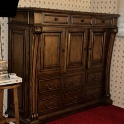 Beautiful Vintage Hutch