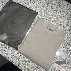 Essential Sweat Shirt 